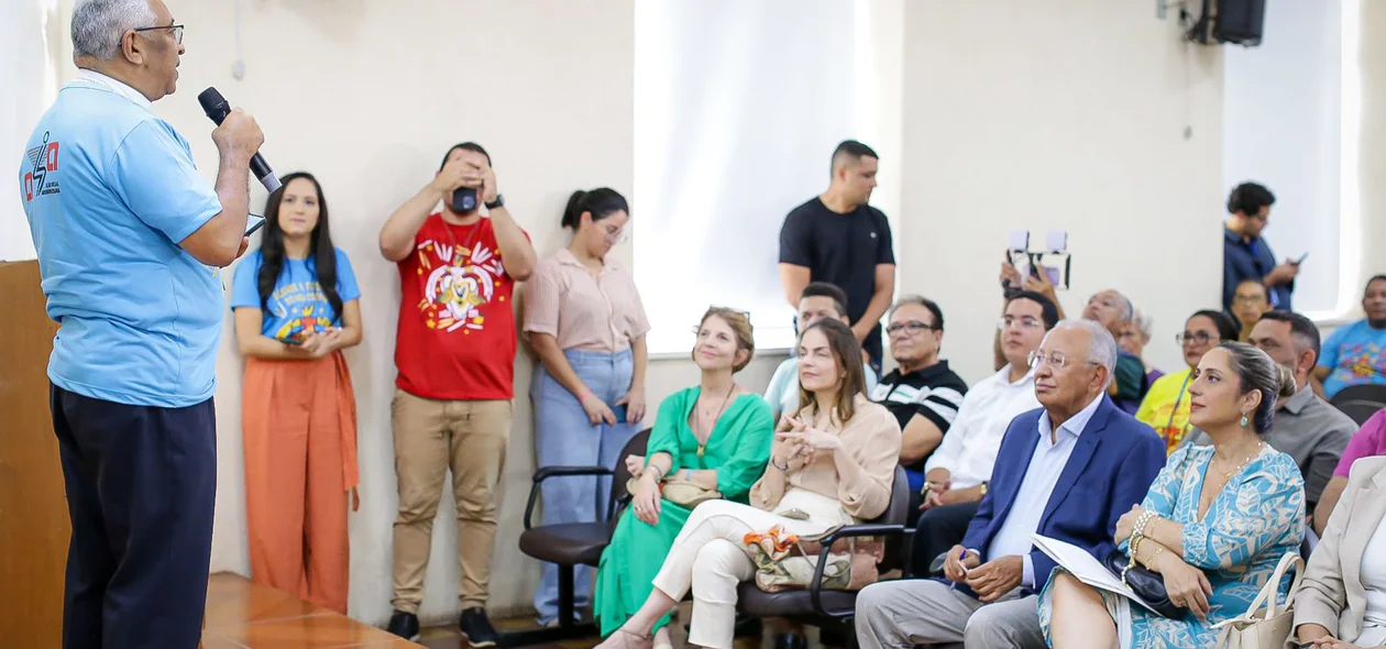 Dom Juarez durante seu pronunciamento