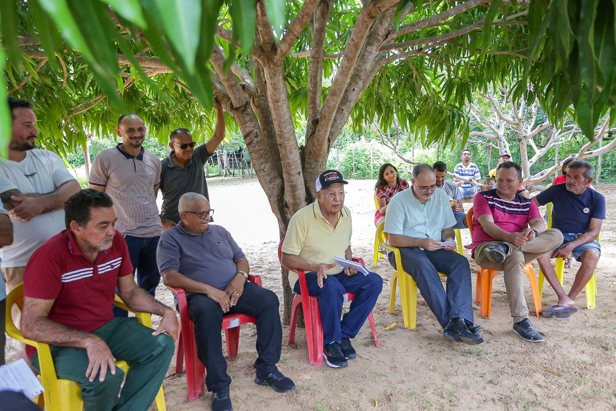 Dr. Pessoa visita comunidade rural e ouve demandas da população