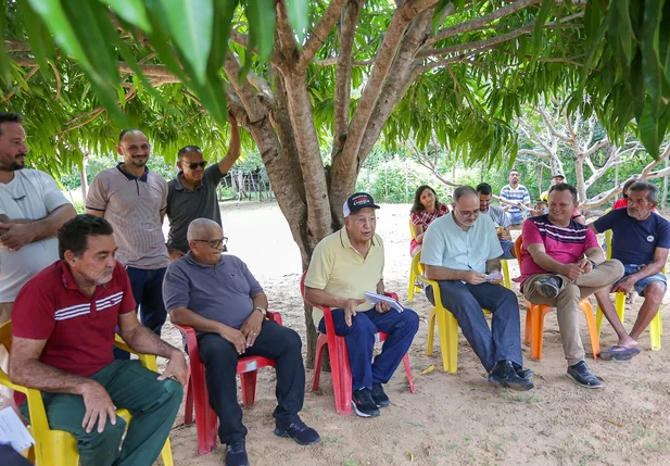 Dr. Pessoa visita comunidade rural e ouve demandas da população