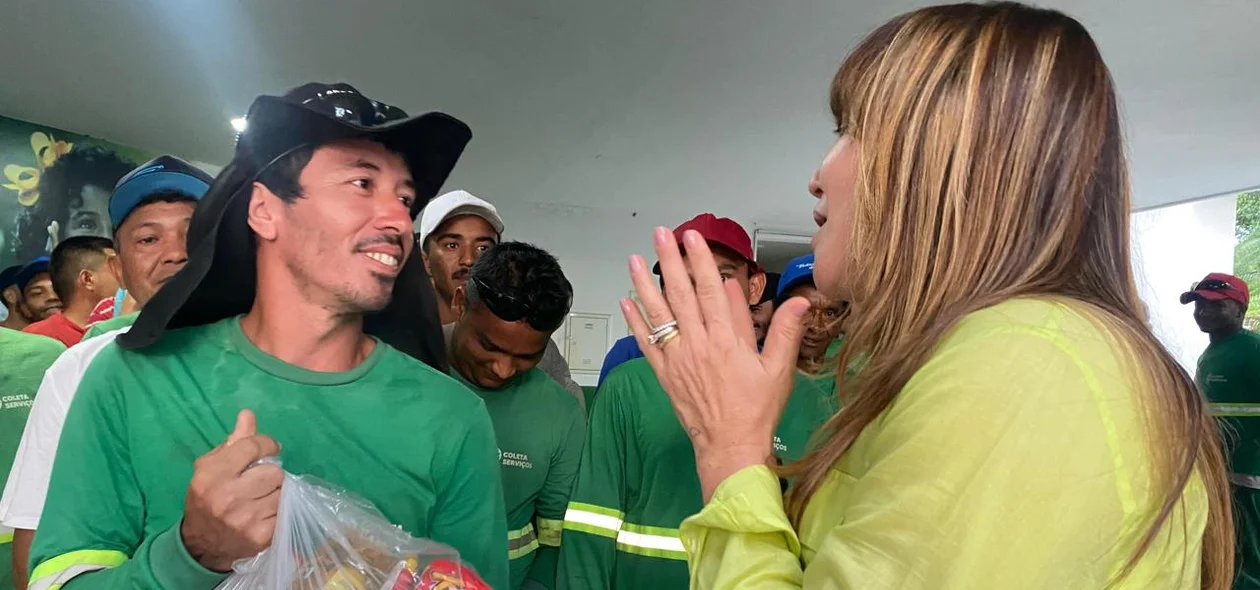 Durante a ação social a prefeita demosntrou a sua satisfação