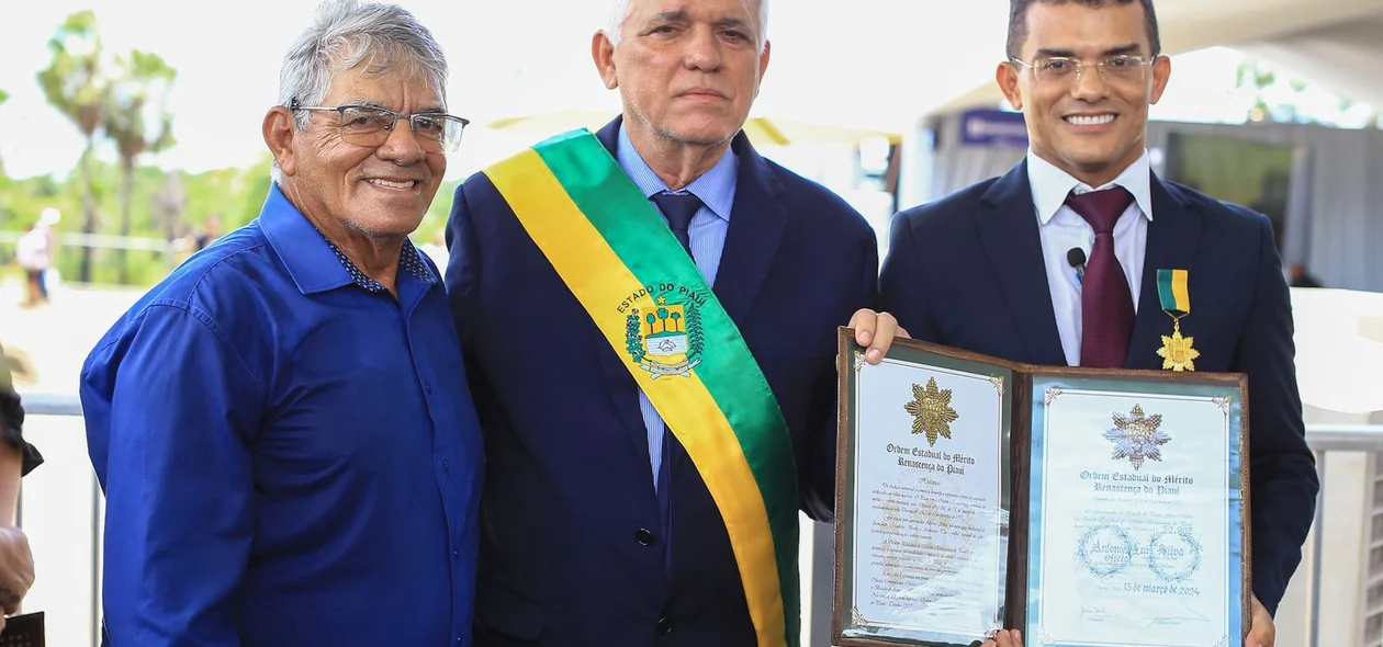 Entrega da insígnia estadual