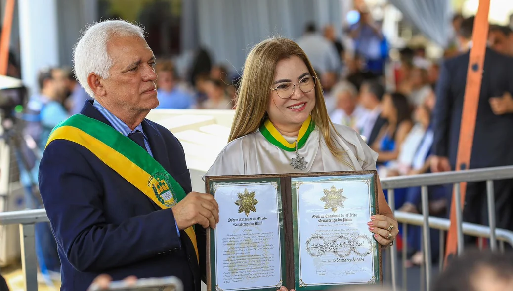 Entrega da medalha do Mérito Renascença