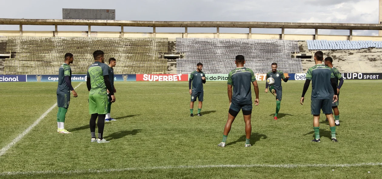 Equipe do Altos trabalha para jogo pela Copa do Nordeste