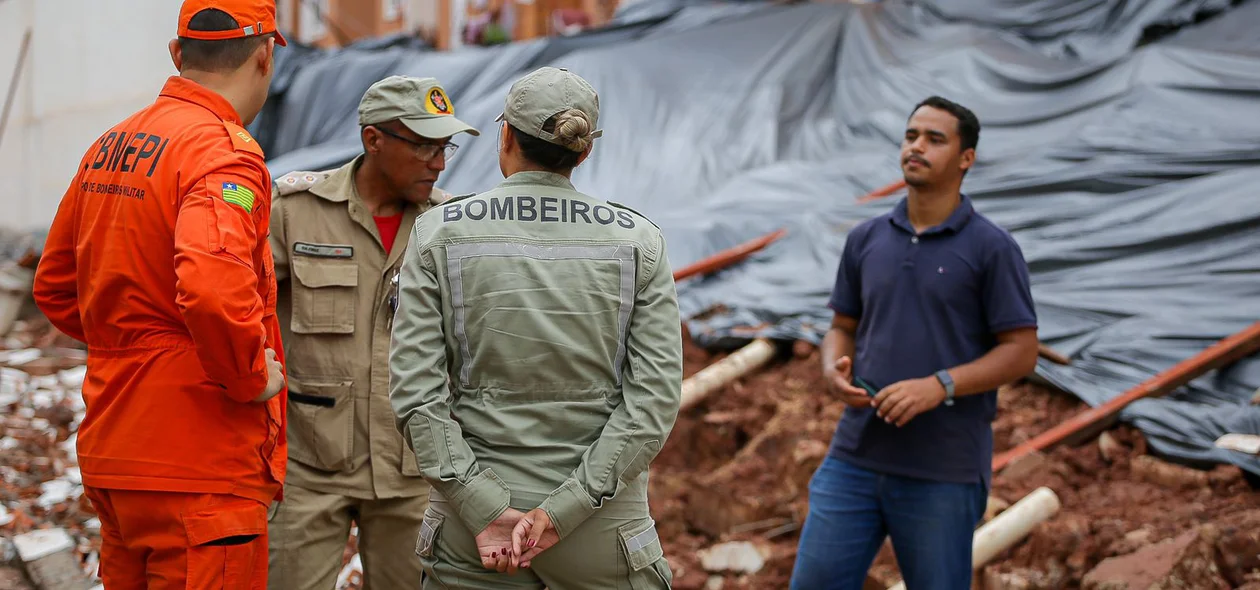 Equipe do Corpo de Bombeiros no local da ocorrência