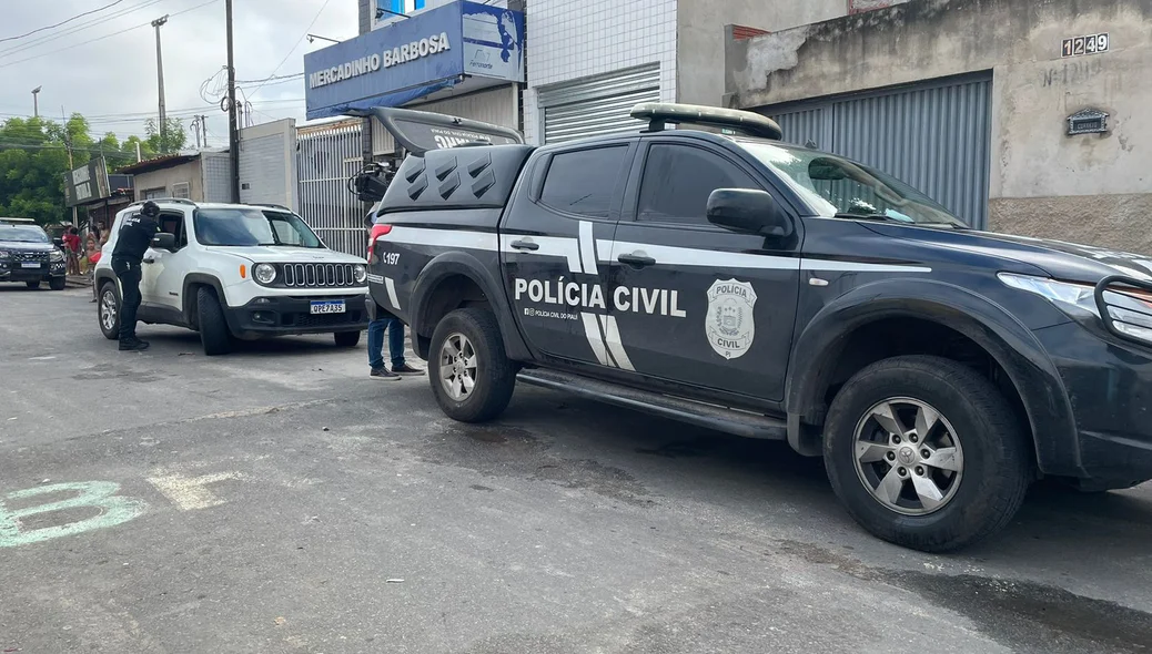 Equipes do DENARC na Vila Mandacaru