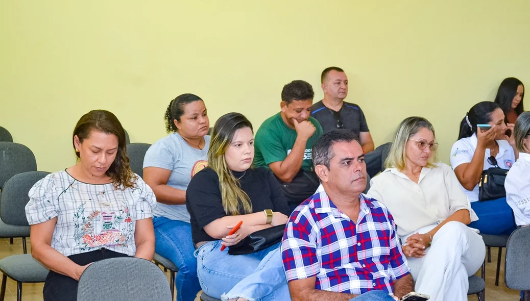 Estiveram presentes vereadores, secretários municipais e técnicos da gestão