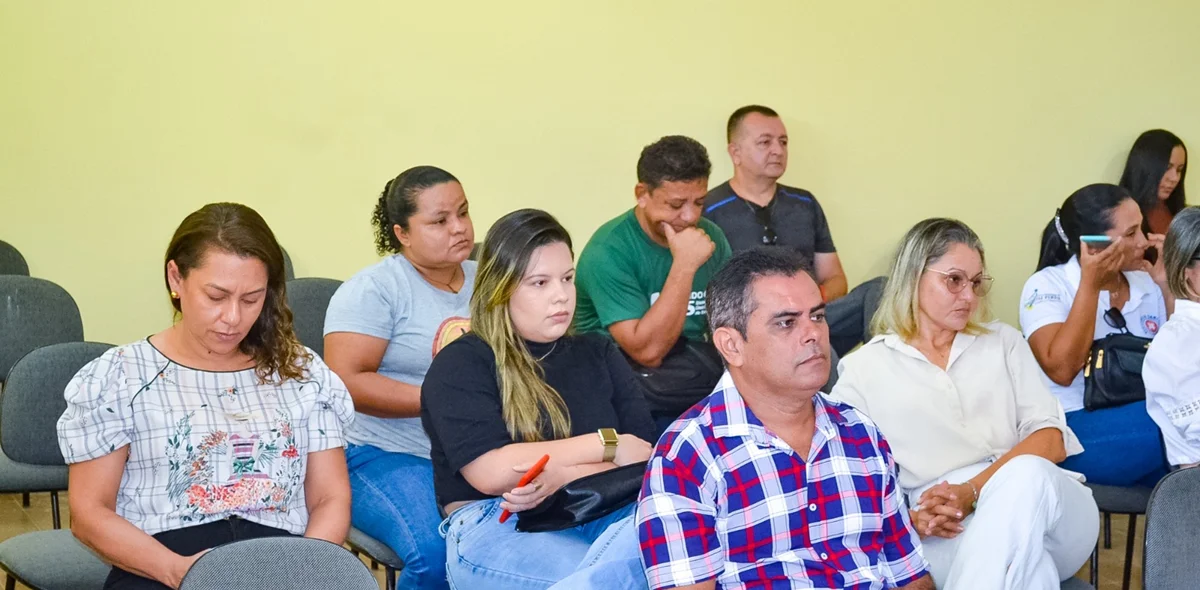 Estiveram presentes vereadores, secretários municipais e técnicos da gestão