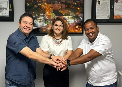Evandro Hidd ao lado de Raissa Protetora e Enzo Samuel