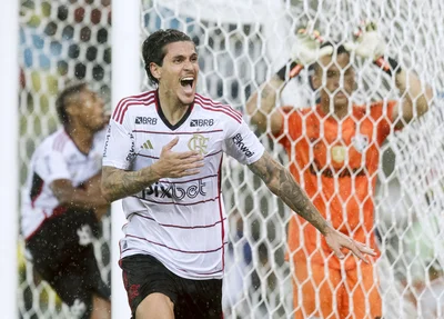 Flamengo é superior e vence o Fluminense nas semifinais do Carioca