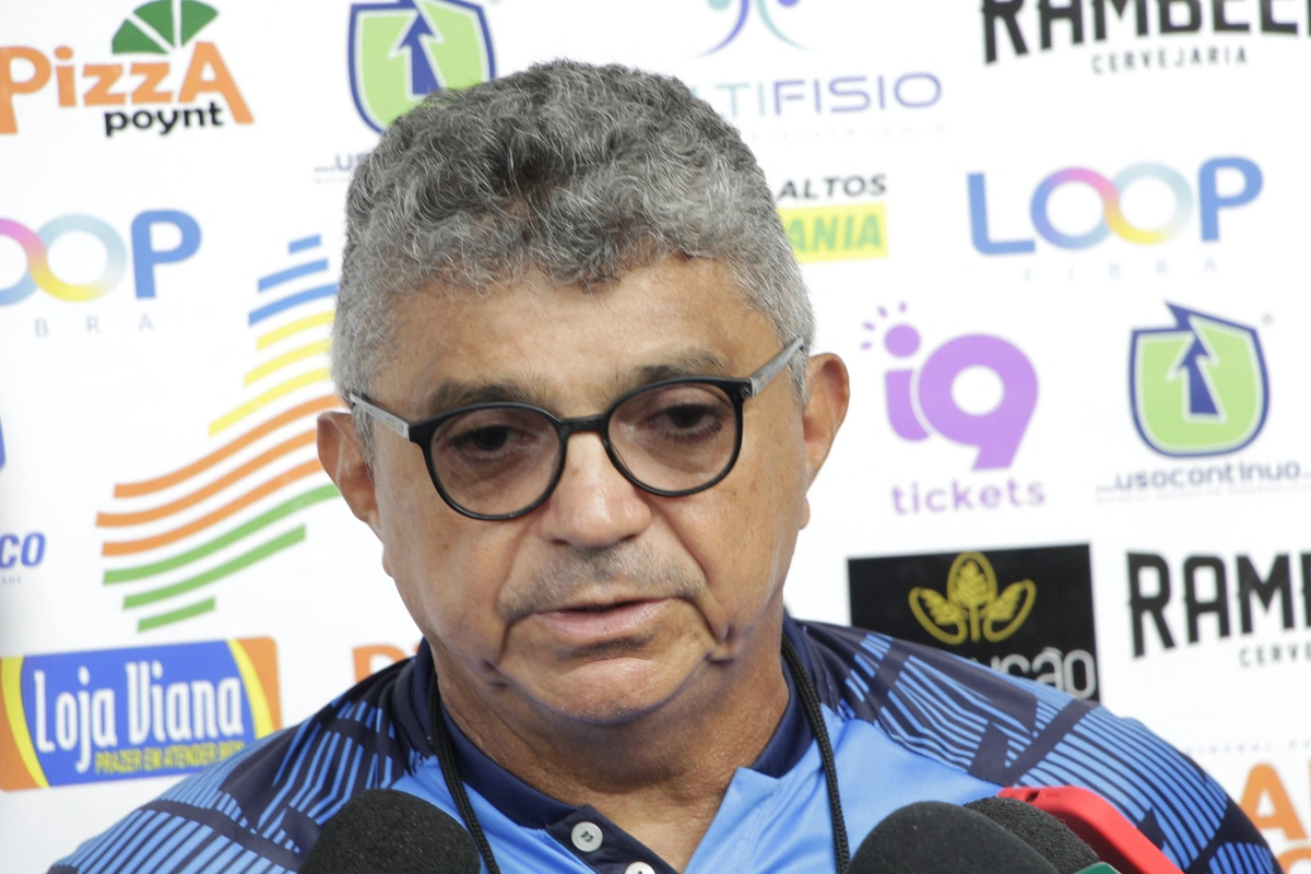 Flávio Araújo, técnico do Altos