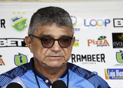 Flávio Araújo, técnico do Altos