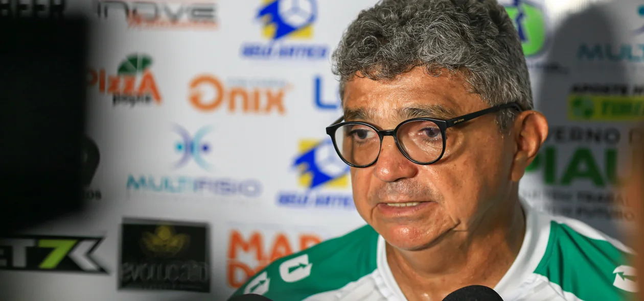 Flávio Araújo , técnico do Altos