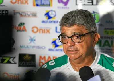 Flávio Araújo , técnico do Altos