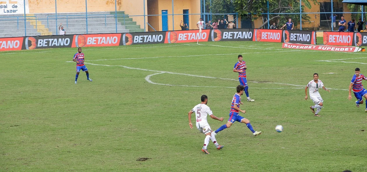 Fluminense-PI e Fortaleza se enfrentaram no estádio Lindolfo Monteiro