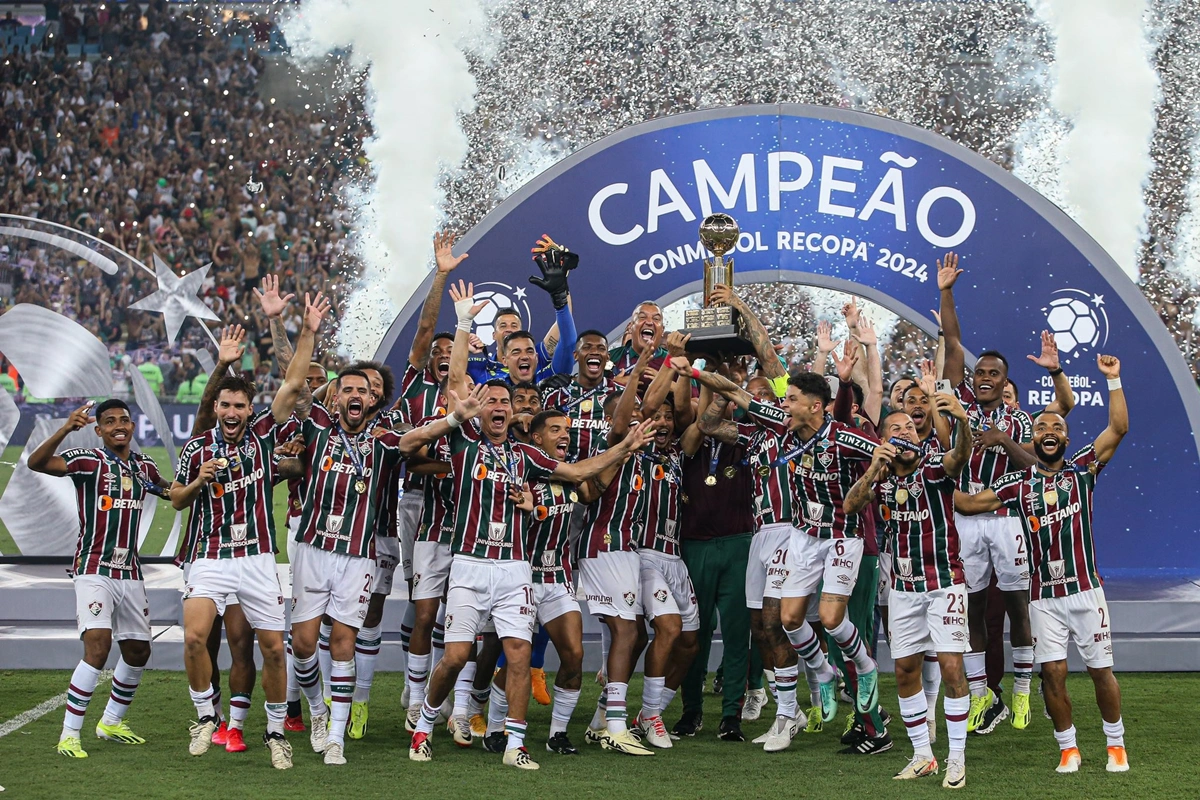 Fluminense supera desvantagem e leva título da Recopa