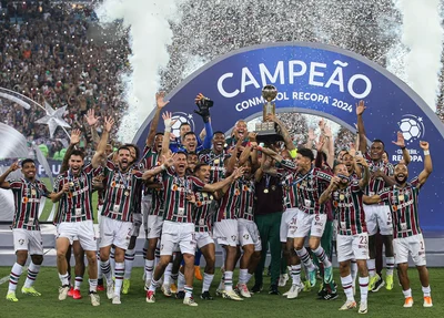 Fluminense supera desvantagem e leva título da Recopa