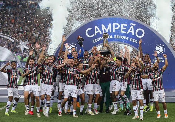 Fluminense supera desvantagem e leva título da Recopa