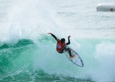 Gabriel Medina avança a terceira rodada da etapa de Bells Beach