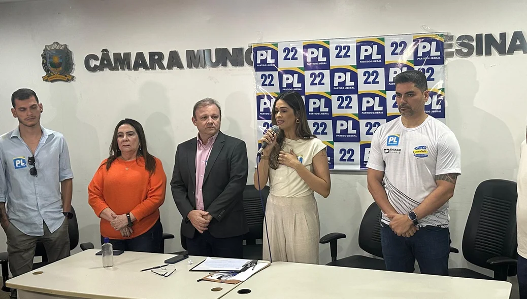 Gessy Lima ao lado de Thiago Duarte e de Leonardo Eulálio, presidente municipal do PL