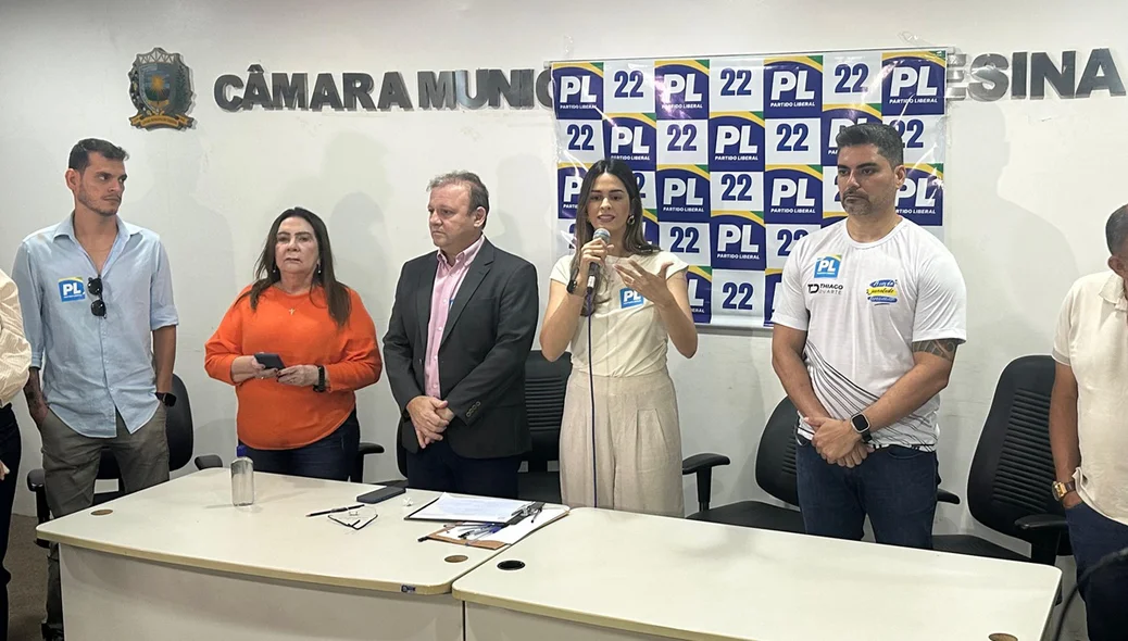 Gessy Lima discursa durante sua filiação ao PL