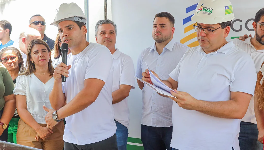 Governador Rafael Fonteles  ao Lado do Diretor-geral do DER-PI, Leonardo Sobral