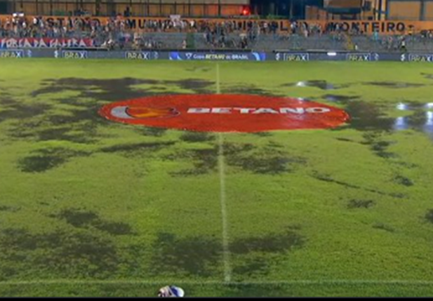 Gramado do Lindolfo Monteiro na partida entre Fluminense-PI e Fortaleza