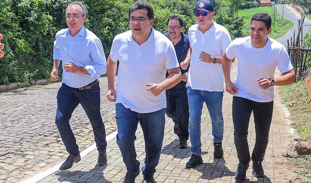 Implantação de passeio público pista de caminhada