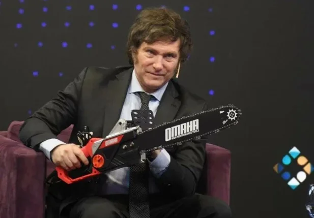 Javier Milei costuma postar fotos no Instagra com a seguinte legenda: "VIVA LA LIBERTAD CARAJO" ou "VIVA A LIBERDADE CAR***HO"