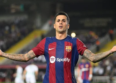João Cancelo em jogo pelo Barcelona