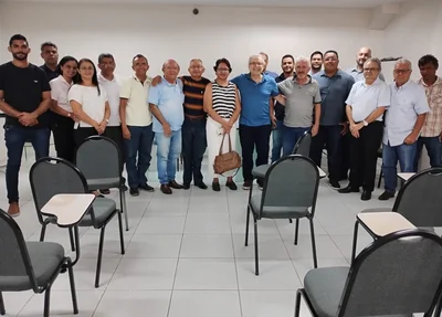 João Vicente Claudino reunido com pré-candidatos da federação