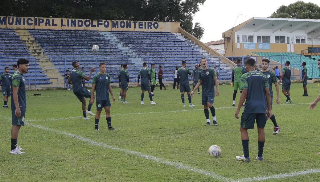 Jogadores do Altos em preparação para duelo com o Sport