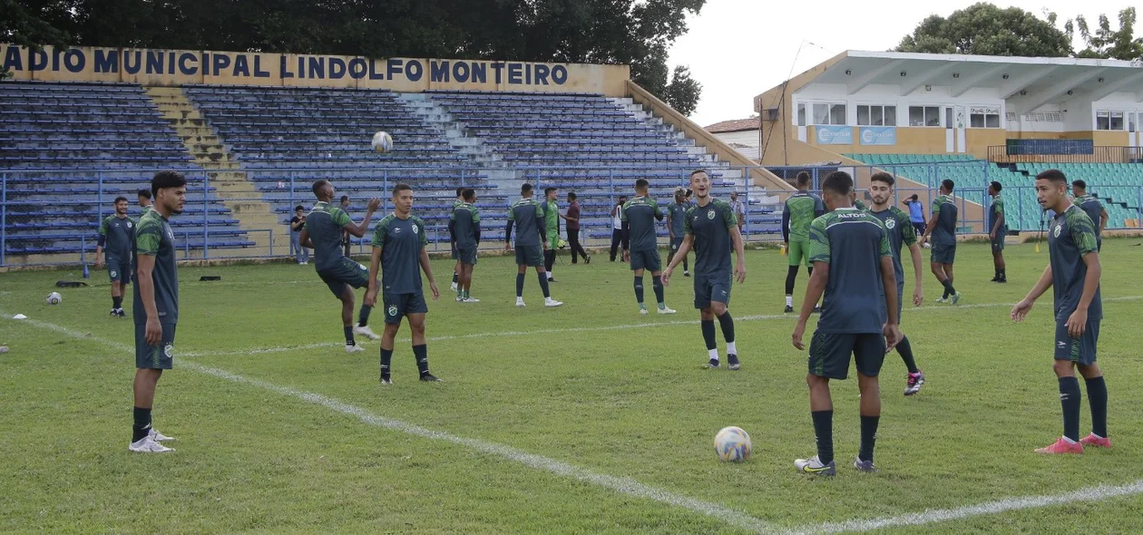 Jogadores do Altos em preparação para duelo com o Sport