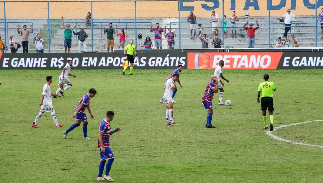 Jogadores do Fluminense-PI e Fortaleza lamentam lance do jogo na Copa do Brasil