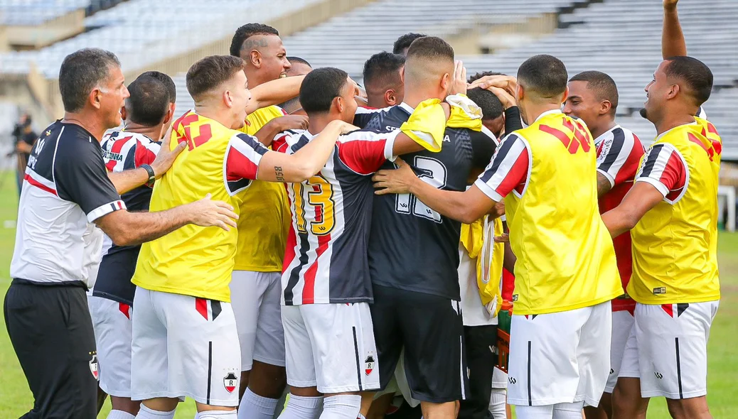 Jogadores do River comemoram gol