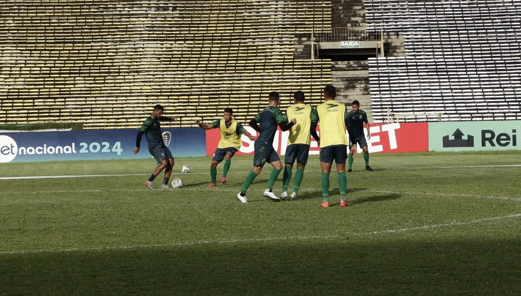 Jogadores reservas fizeram um trabalho em campo reduzido