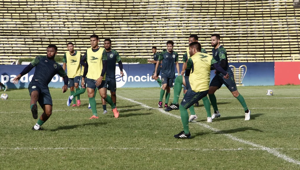Jogadores reservas fizeram um treino tático