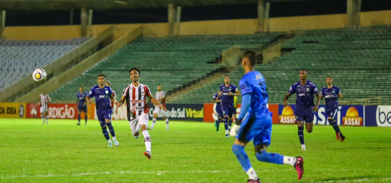 Jogo no Estádio Albertão
