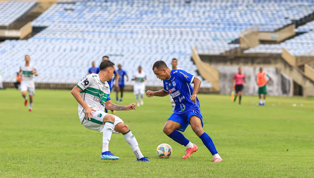 Lance da partida entre Altos x Oeirense
