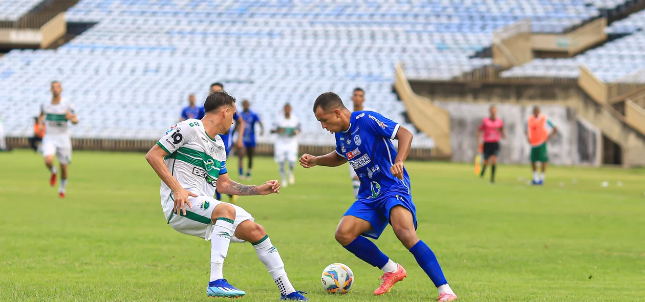 Lance da partida entre Altos x Oeirense