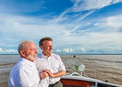 Luiz Inácio Lula da Silva e Emmanuel Macron, em Belém, nessa terça-feira (26)