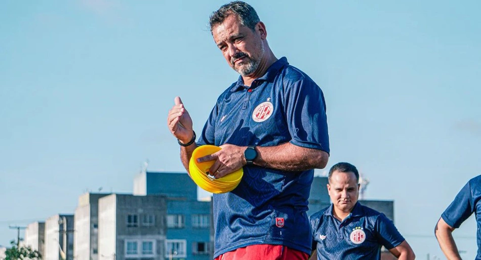 Marquinhos Santos, técnico do América-RN