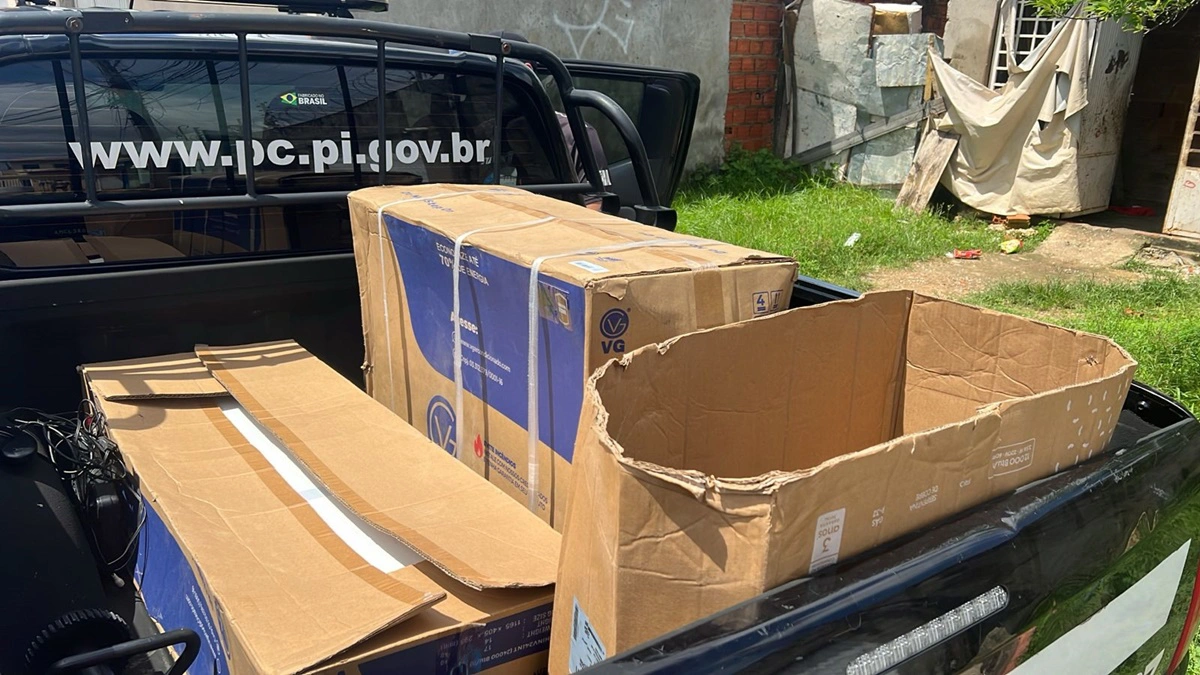 Material apreendido com quadrilha que furtou escola Heli Sobral