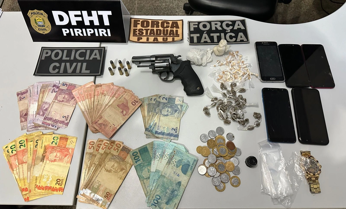 Material apreendido pela DFHT que estava sob posse de suspeito por roubo e homicídio em Piripiri