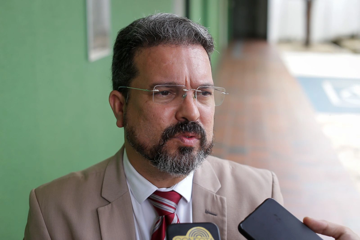 Michel Saldanha foi à Câmara na manhã desta quarta-feira (27) e aproveitou para tratar do reajuste dos professores municipais