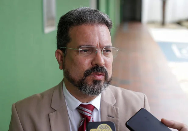 Michel Saldanha foi à Câmara na manhã desta quarta-feira (27) e aproveitou para tratar do reajuste dos professores municipais