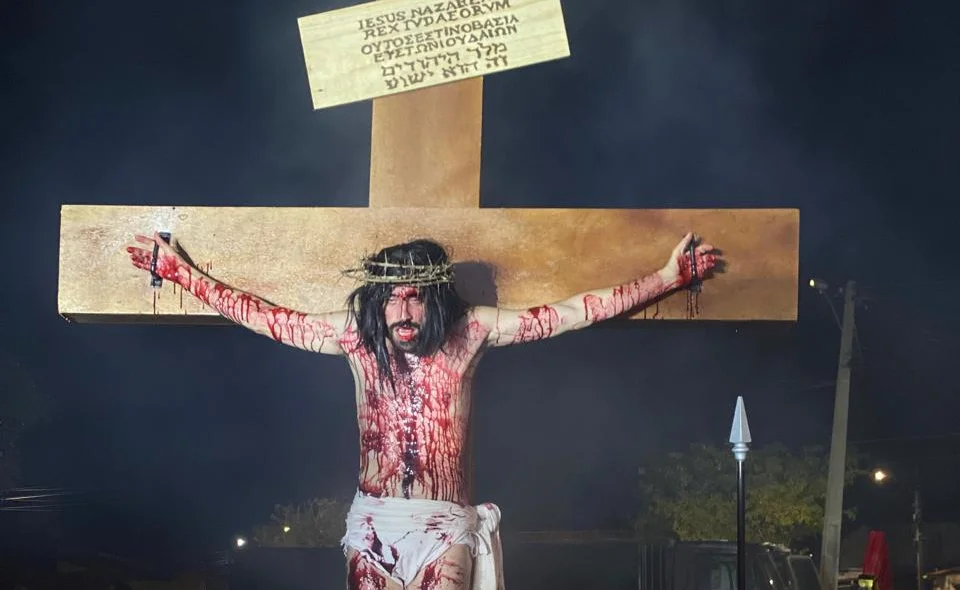 Momento da crucificação de Jesus