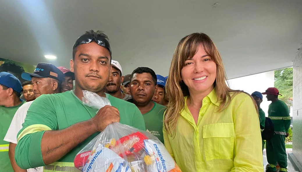 Momento da entrega das cestas