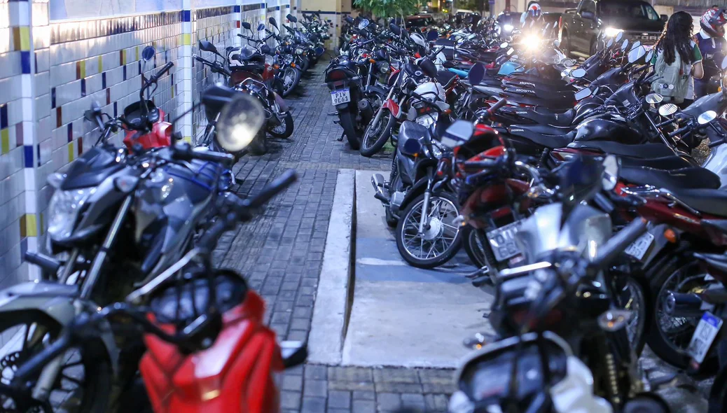 Motocicletas estacionadas