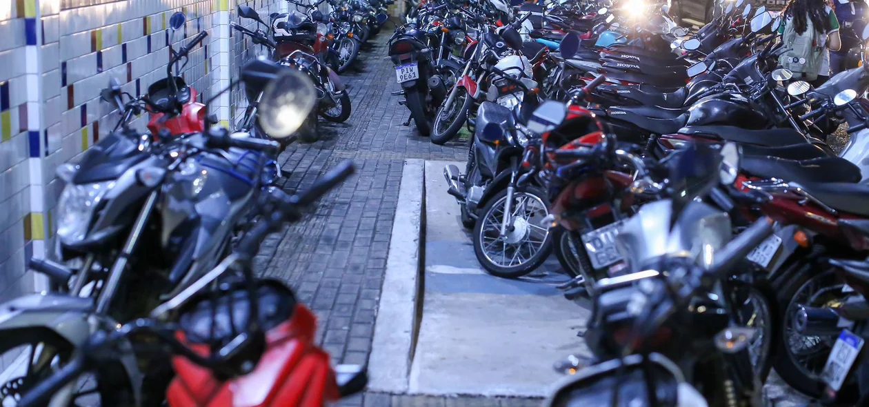 Motocicletas estacionadas