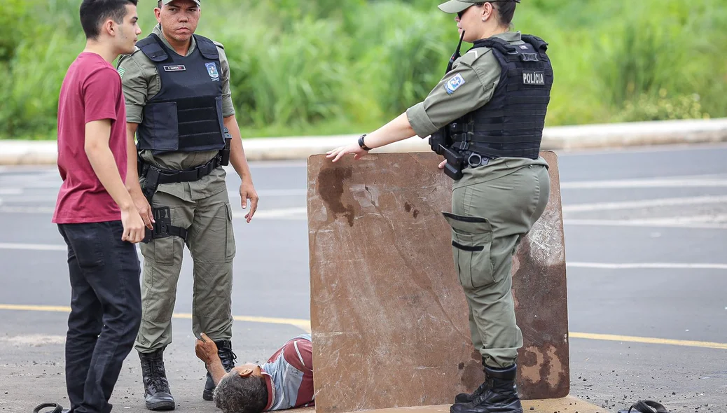 Mototaxista aguardando atendimento do Samu
